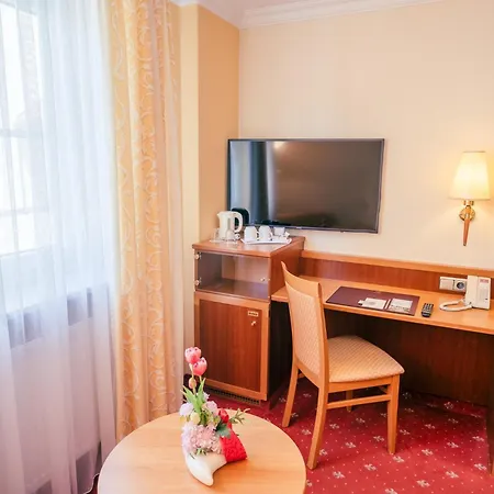 Am Schlosspark Zum Kurfuerst 호텔 Oberschleißheim