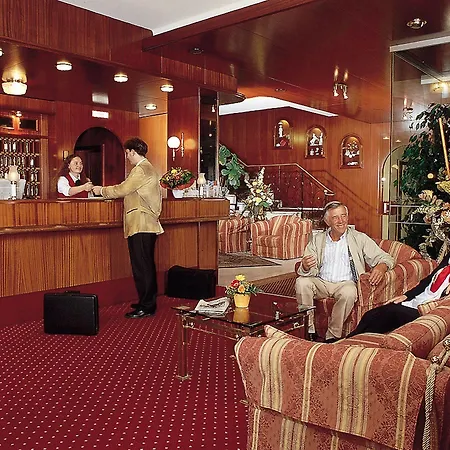 祖姆选帝侯城堡公园酒店 酒店 Oberschleißheim